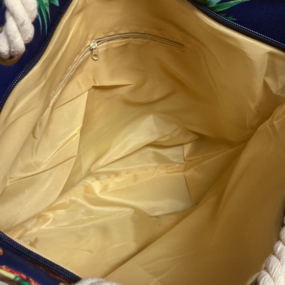 NWOT A&O International Pineapple Tote/Beach bag - Picture 5 of 8